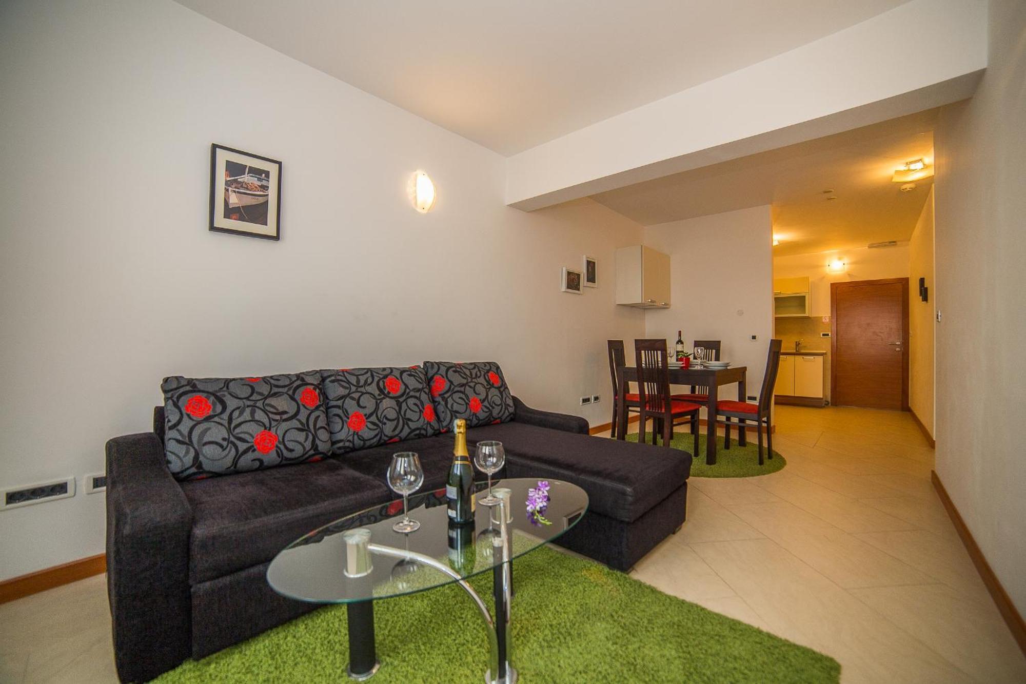 Apartments Milan Makarska Room photo