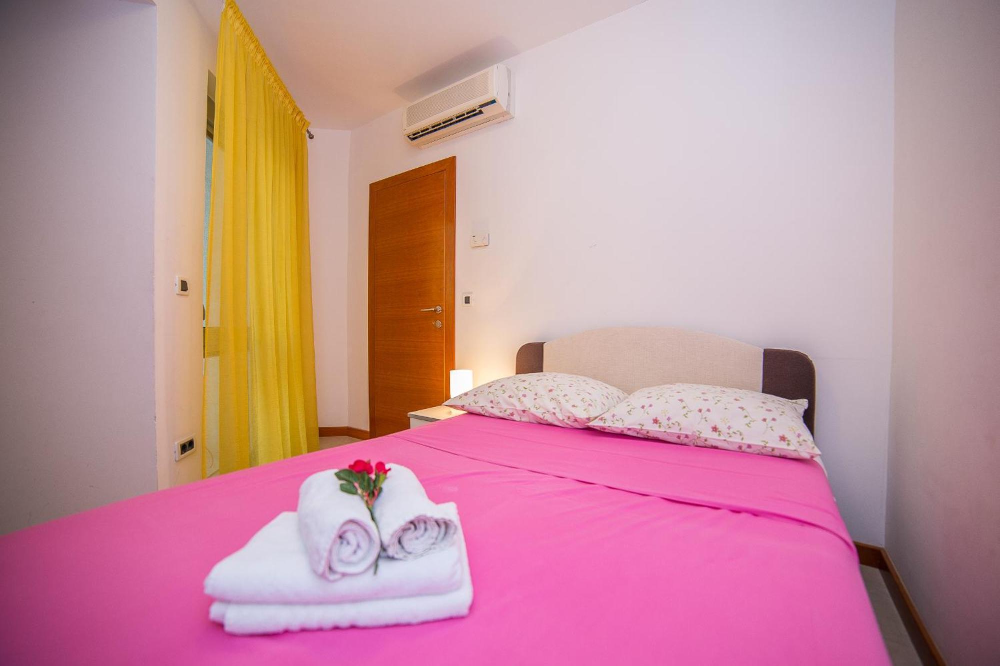 Apartments Milan Makarska Room photo