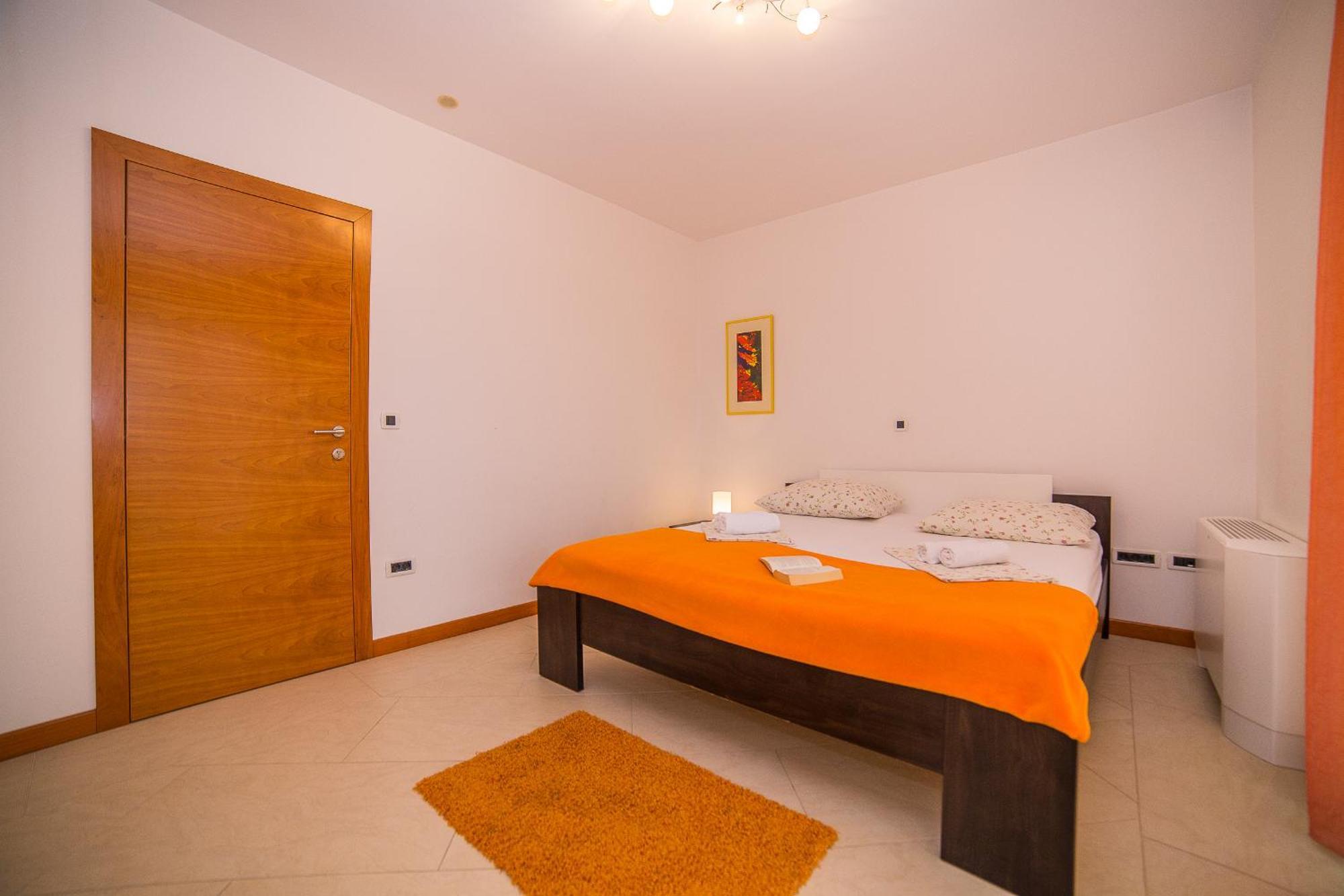 Apartments Milan Makarska Room photo