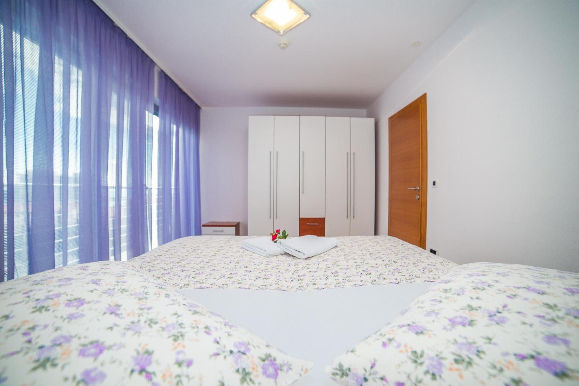 Apartments Milan Makarska Room photo