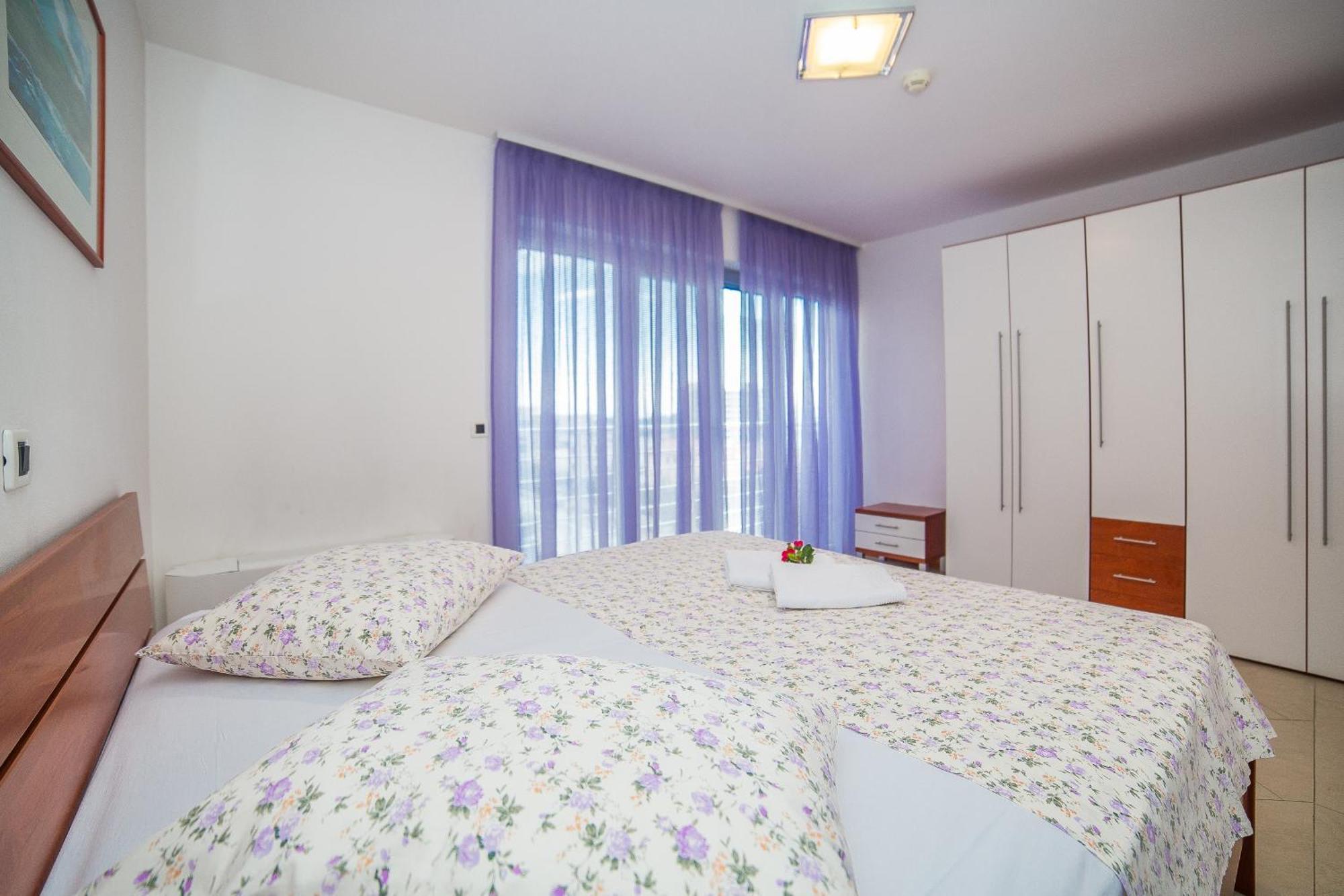 Apartments Milan Makarska Room photo
