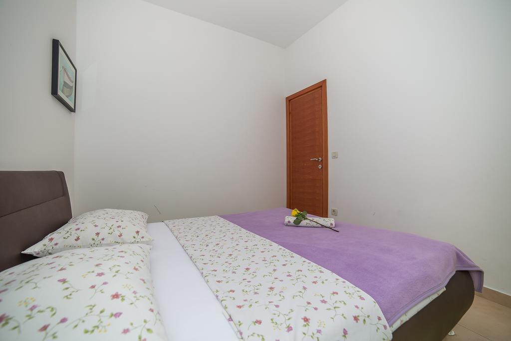 Apartments Milan Makarska Room photo